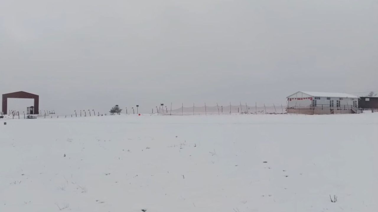 Keltepe Kayak Merkezi Nisan Karıyla Beyaz Örtüye Büründü