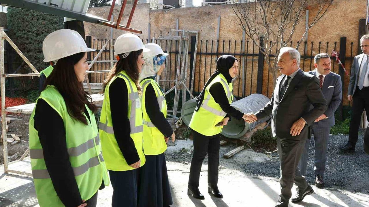 Kemal Çebi, Küçükçekmece'deki kültür ve eğitim yatırımlarını yerinde inceledi