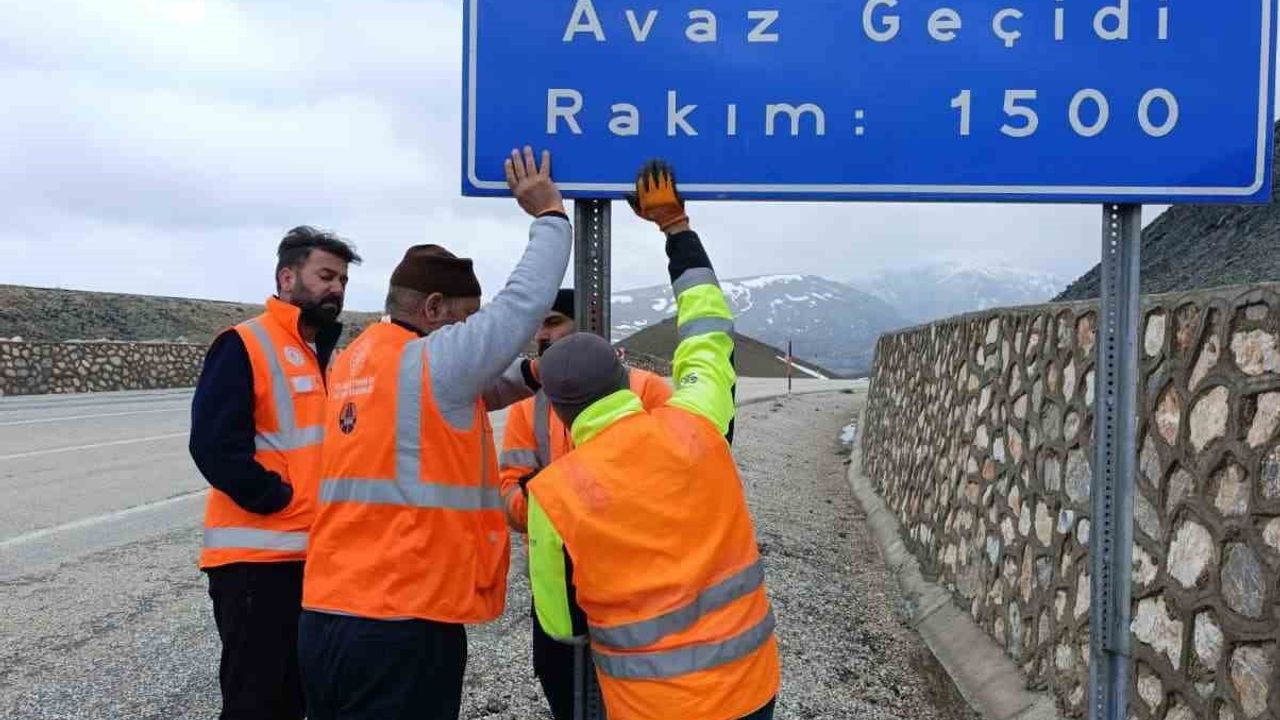 Kemaliye'de 'Çimento Geçidi' adı 'Avaz Geçidi' olarak değiştirildi