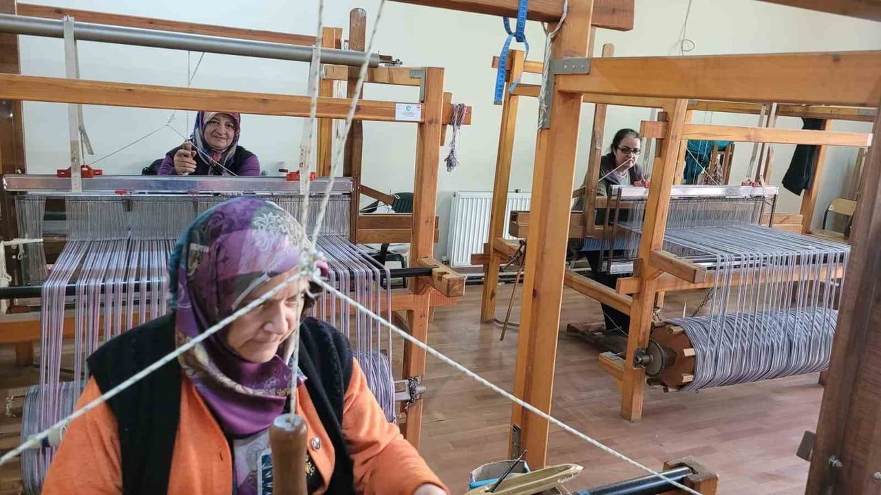 Kemaliye'nin Geleneksel Gazenne Kumaşı Proje ile Yeniden Canlanıyor
