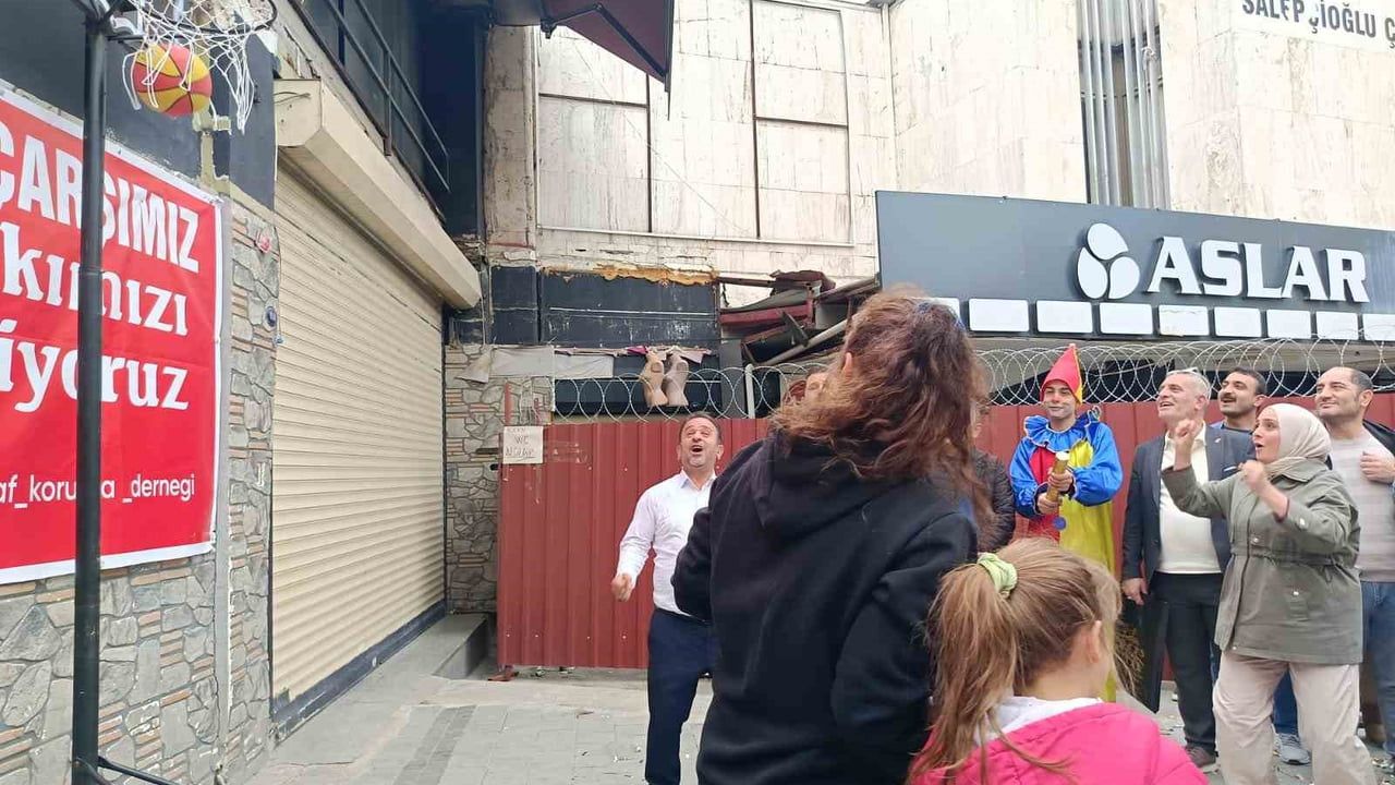 Kemeraltı'nda 'Potada Kazanan Kemeraltı Oldu' gram altın ödüllü basketbol etkinliği