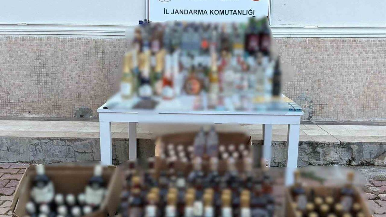 Kepez’de 1.150 litre kaçak alkol ve 135 paket sigara ele geçirildi