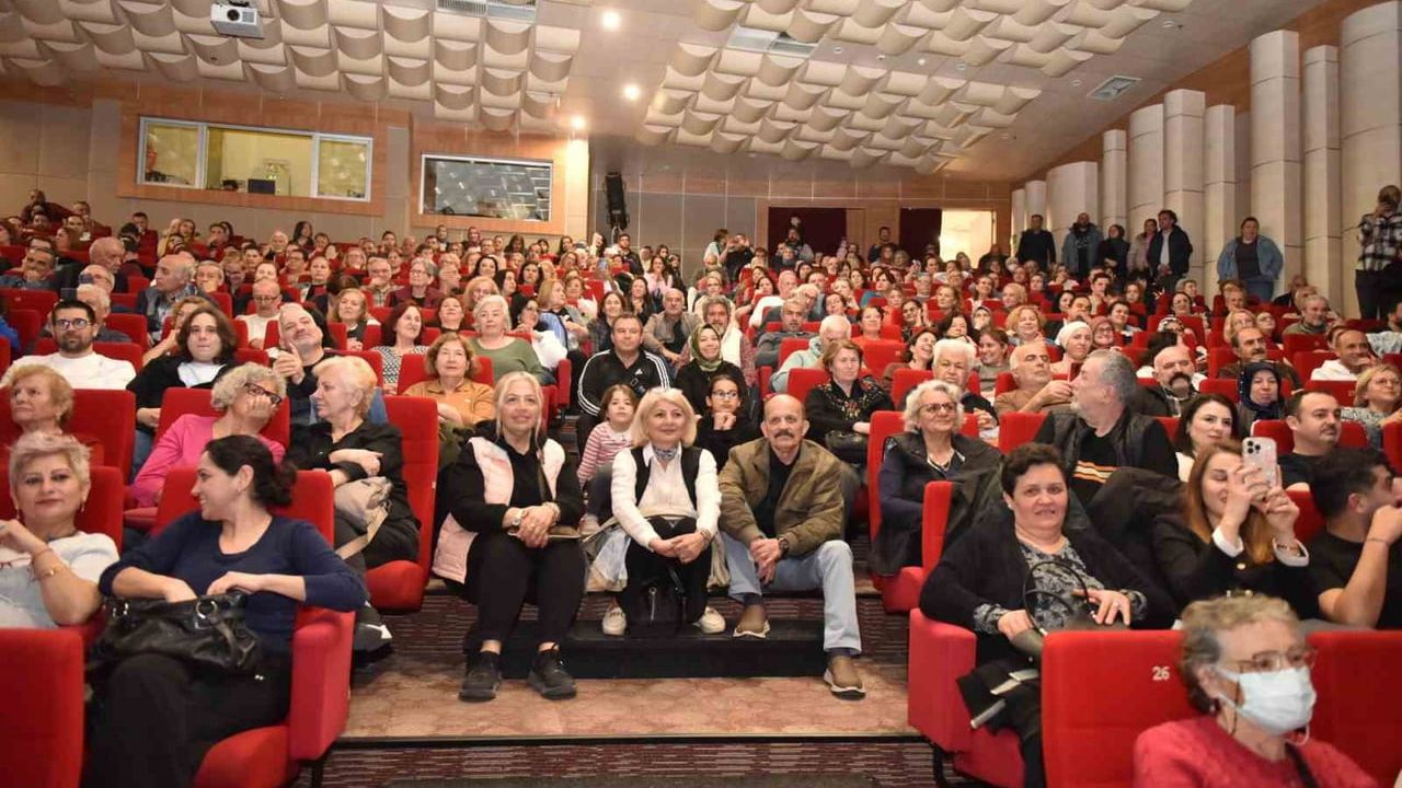 Kepez'te 'Selami Şahin Şarkıları Gecesi' yoğun ilgiyle gerçekleşti