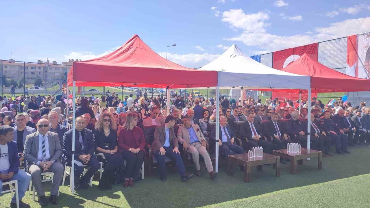 Keşan'da Dünya Romanlar Günü kutlamaları renkli görüntülere sahne oldu