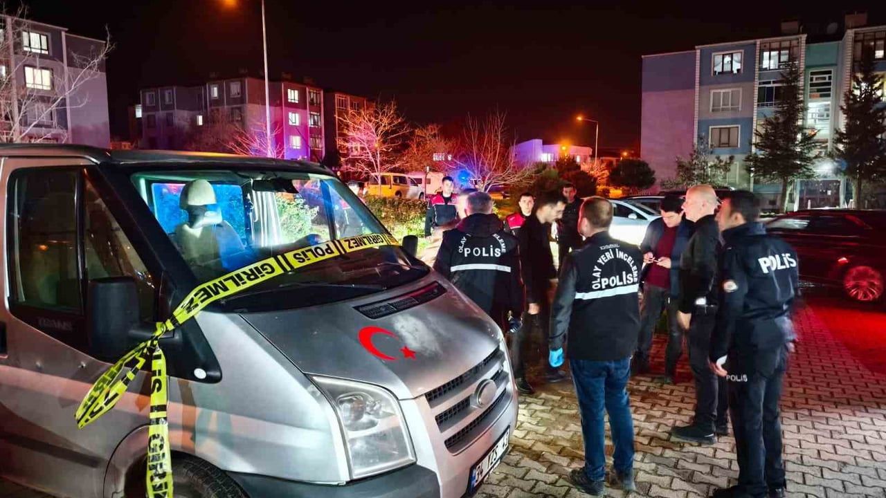 Keşan’da park halindeki minibüse silahlı saldırı: 1 ölü