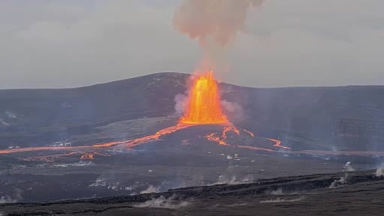 Kilauea Yanardağı 44'üncü Patlamada 190 Metre Yüksekliğe Lav Püskürttü