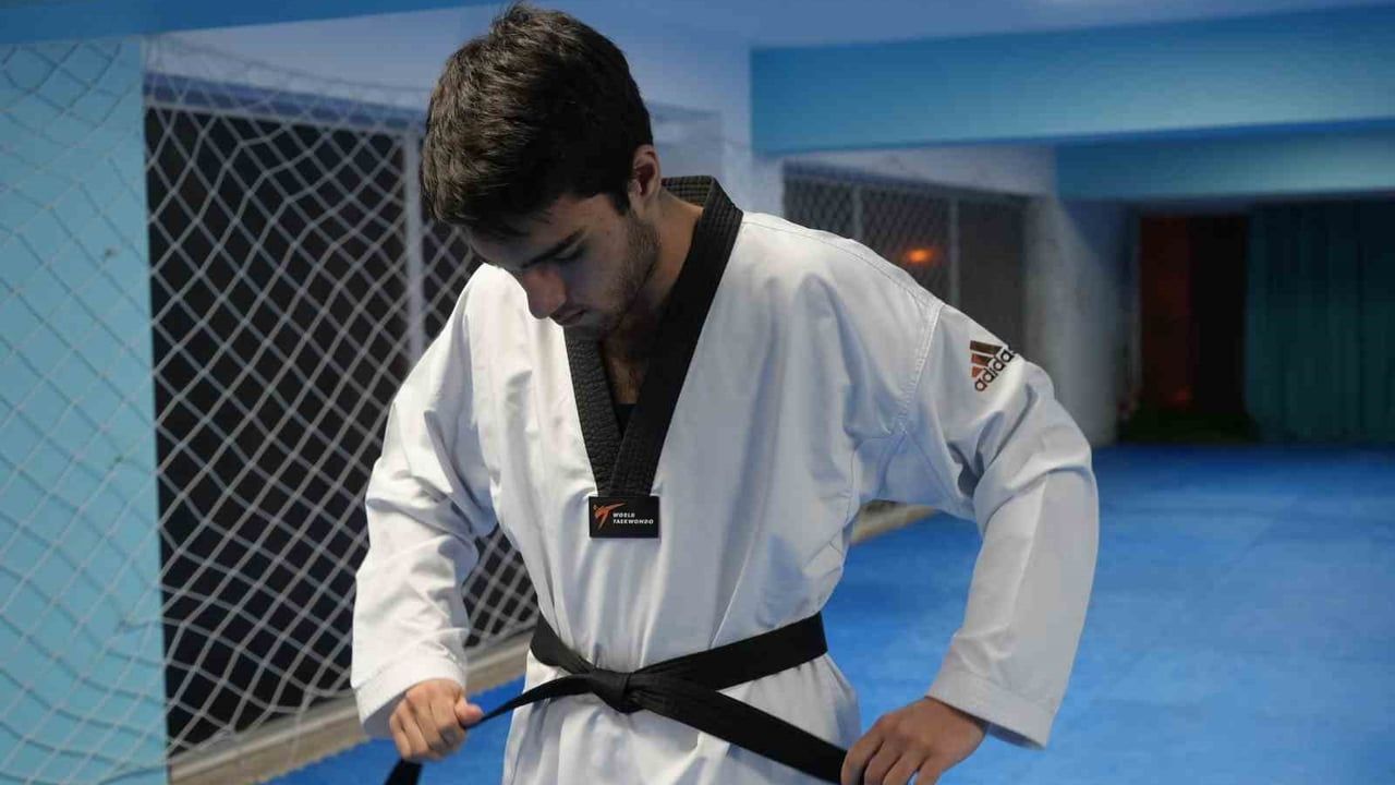 Kilo vermek için taekwondoya başlayan 16 yaşındaki Berat Talha Yavuz, Avrupa ve dünya şampiyonluğunu hedefliyor