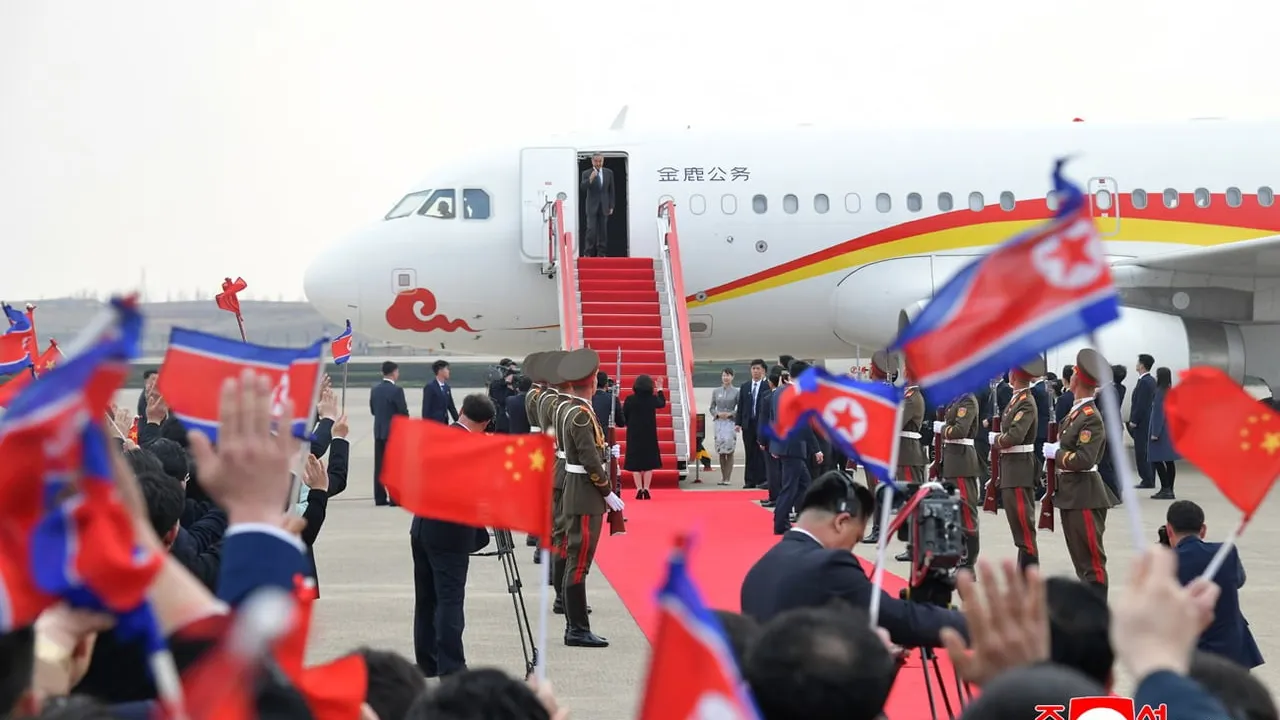 Kim Jong-un, Wang Yi ile Görüştü: Kuzey Kore 'Tek Çin' İlkesine Tam Destek Verdi