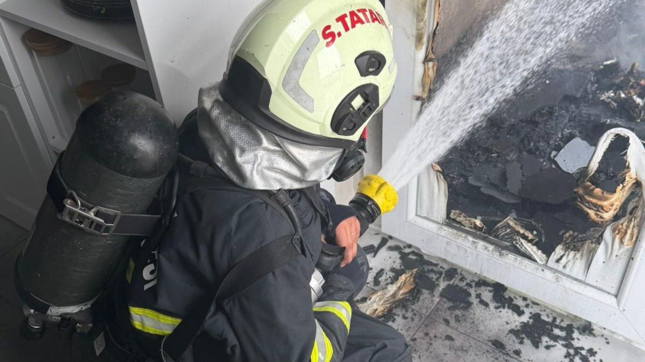 Kırıkhan'da çatı katı dairesinde yangın: İtfaiye kısa sürede kontrol sağladı