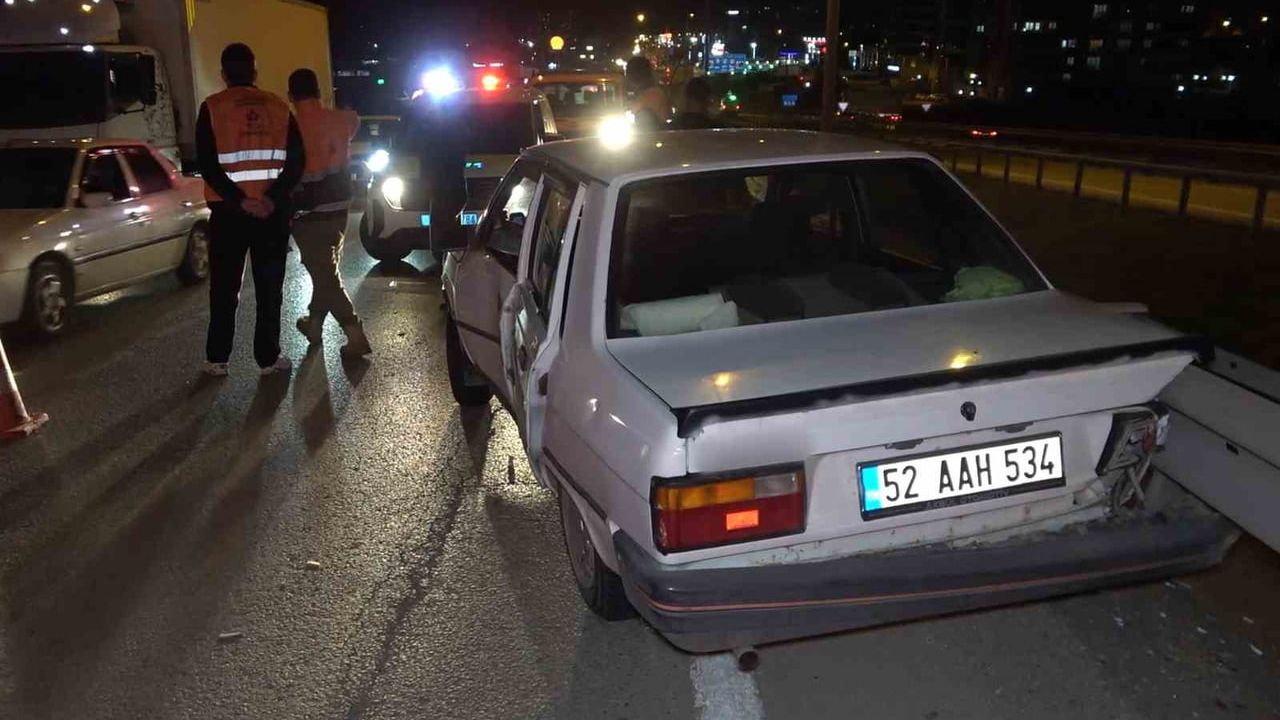 Kırıkkale-Çorum kara yolunda tır ile otomobil çarpıştı: 3 yaralı