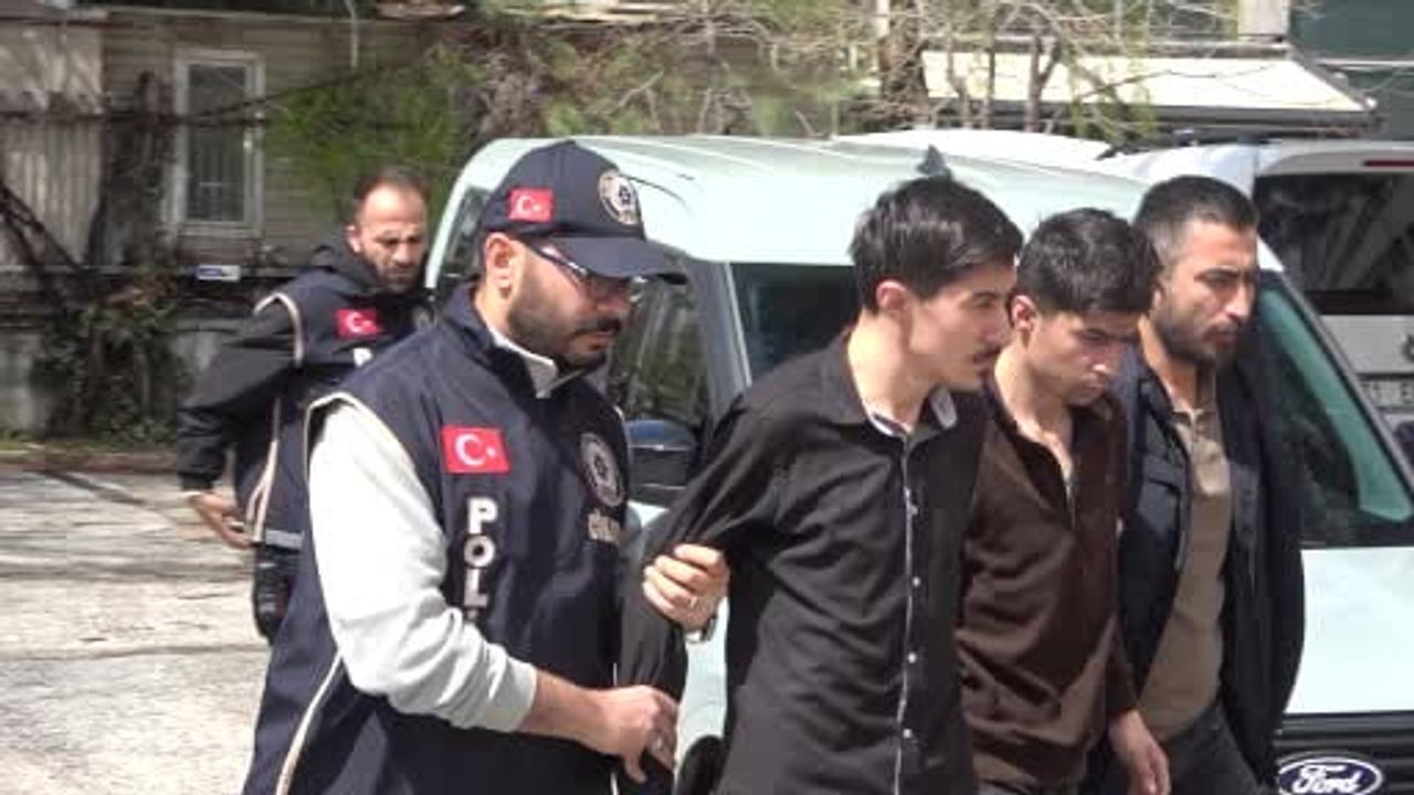 Kırıkkale’de aile içi tartışma: Babasını balta ve bıçakla öldüren iki kardeş adliyeye sevk edildi