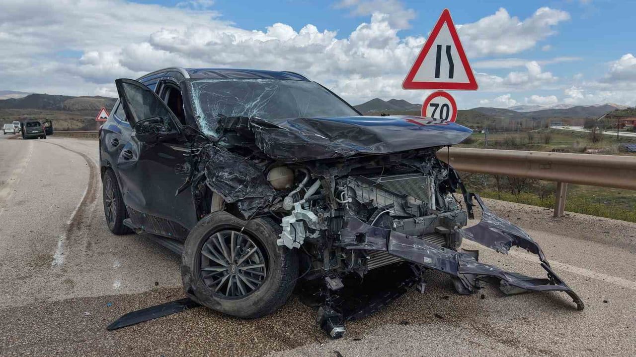 Kırıkkale'de Kalecik Kavşağı'nda zincirleme kaza: 7 yaralı