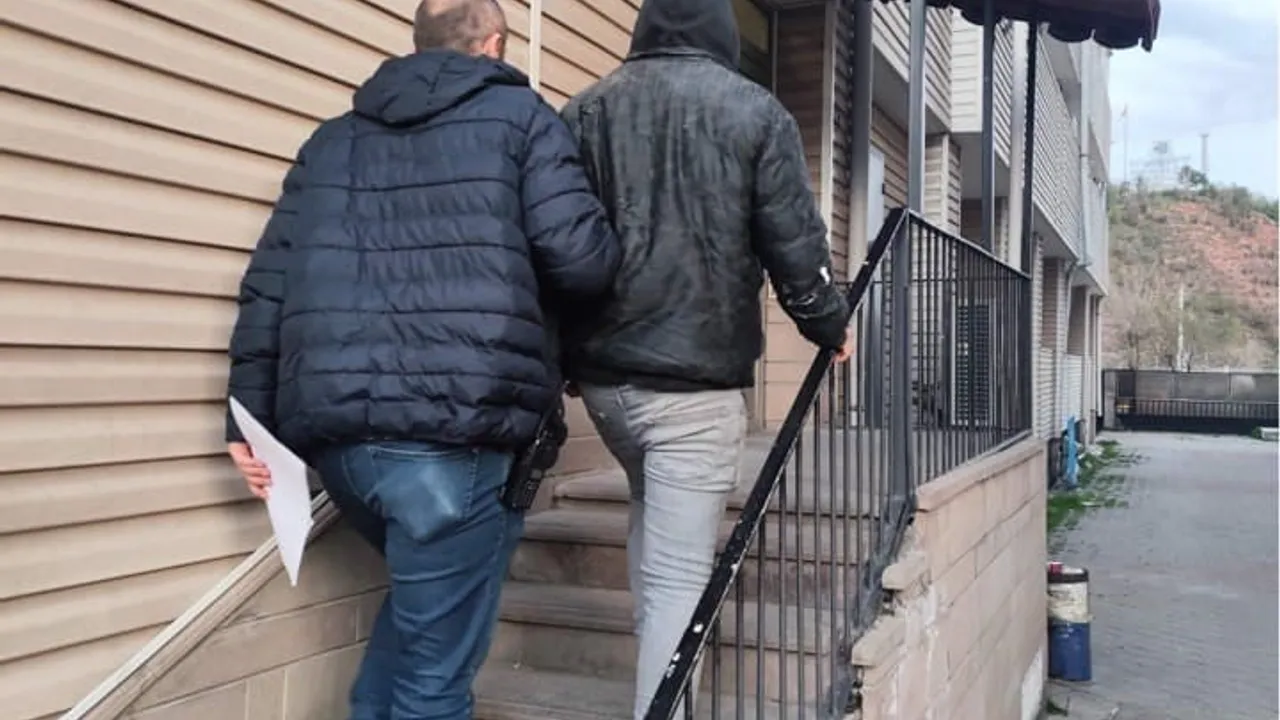 Kırıkkale'de 'müstehcen yayın' suçundan aranan hükümlü yakalandı ve cezaevine teslim edildi