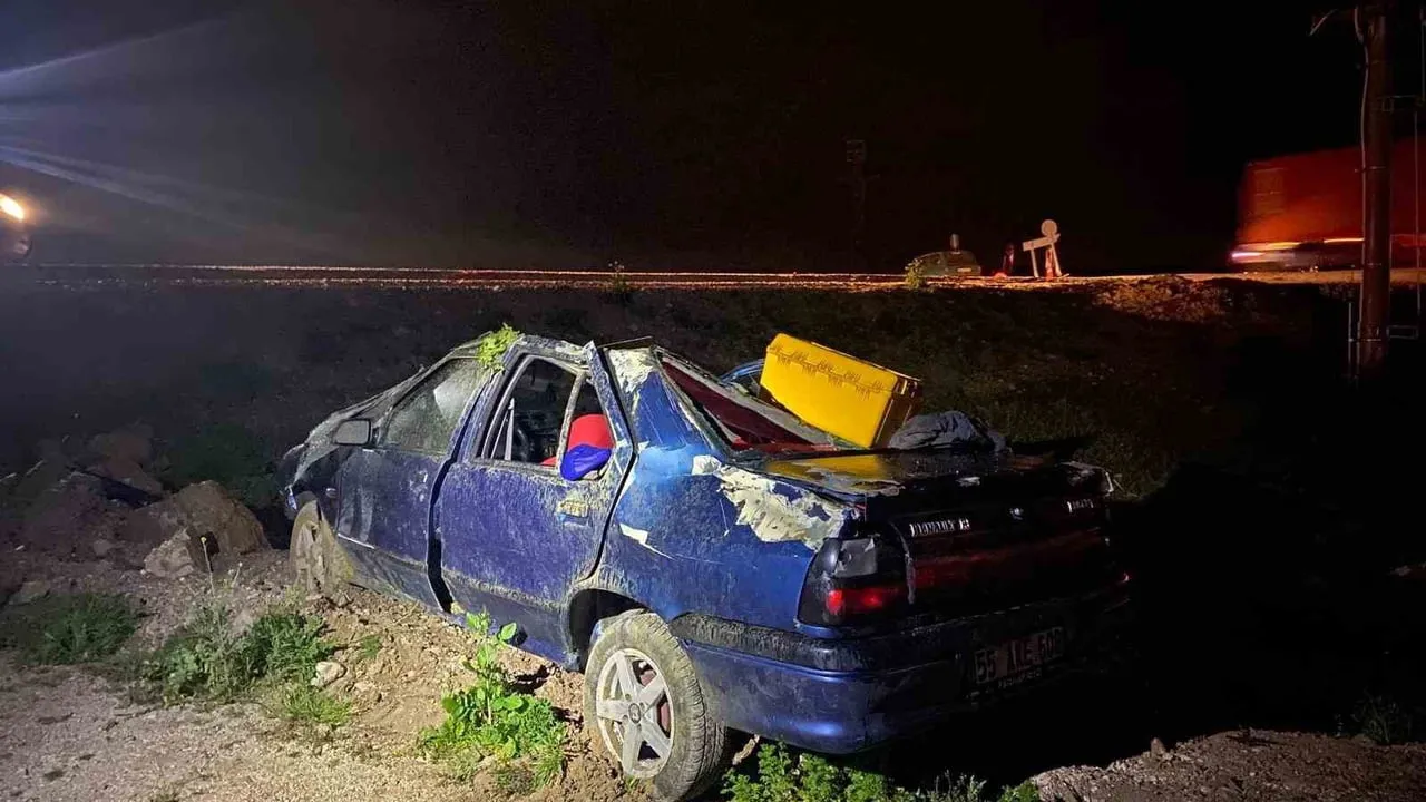 Kırkağaç’ta yağış nedeniyle otomobil tarlaya uçtu: 1 ölü, 1 yaralı