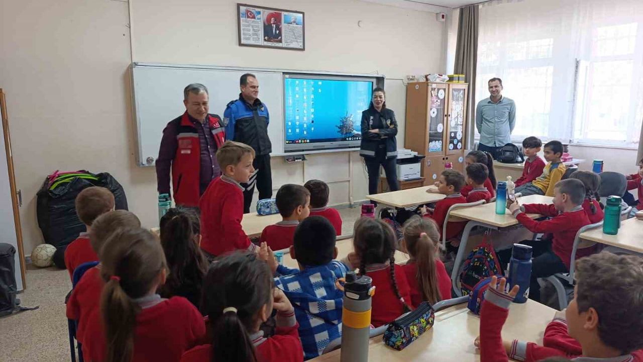 Kırklareli'de 'Ekrandan Hayata' projesi kapsamında mahremiyet ve güvenli internet eğitimleri