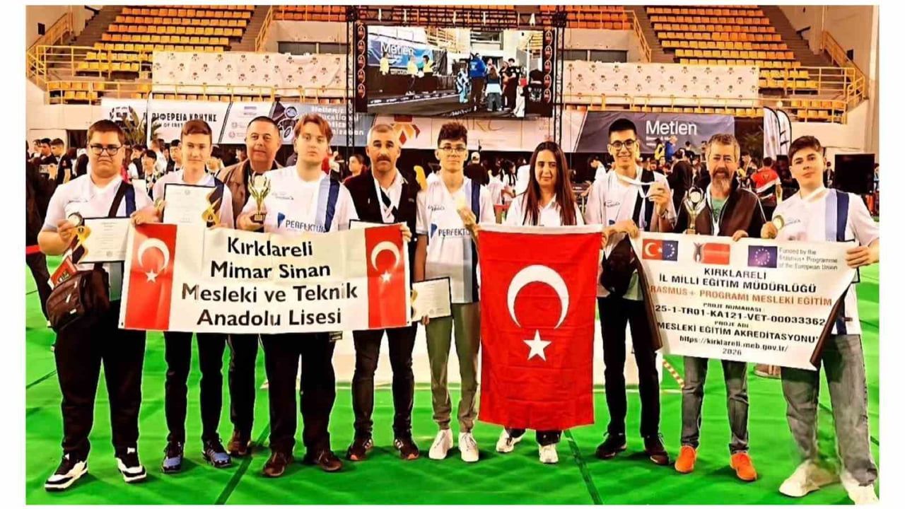 Kırklareli Mimar Sinan Mesleki ve Teknik Anadolu Lisesi Öğrencileri Girit'te Robot Olimpiyatları'nda Dünya Birincisi