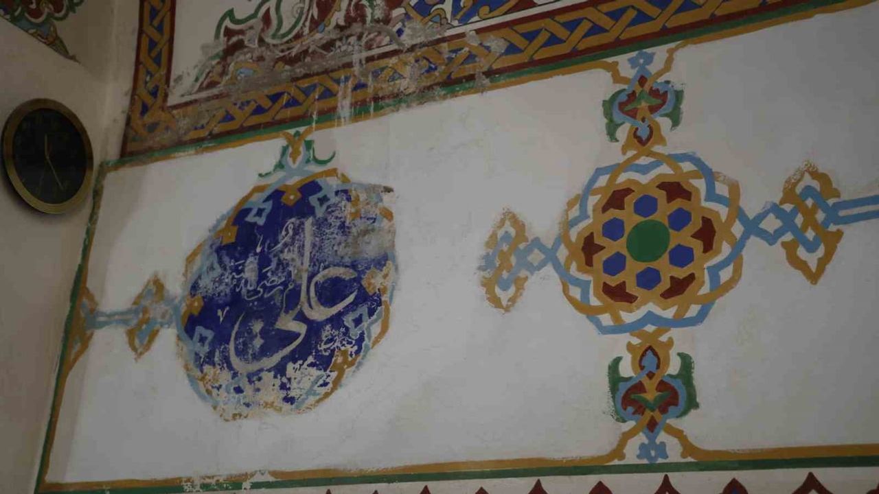 Kırşehir'de 1482 tarihli Ahi Evran Camii'nde sıva ve süslemelerde dökülme riski