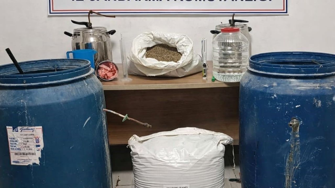 Kırşehir'de kaçak alkol üretimi operasyonu: 10 litre el yapımı alkol ve ekipman ele geçirildi