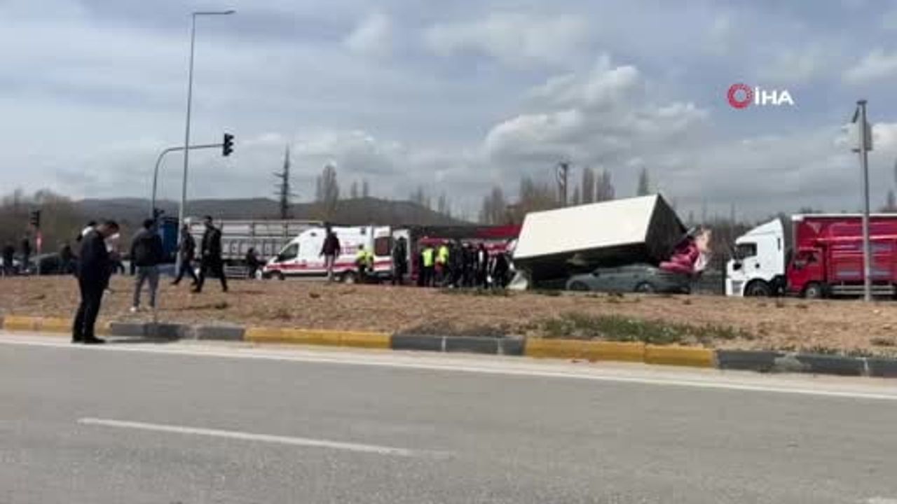 Kırşehir'de Mucur kavşağında zincirleme kaza: 1’i ağır, 5 yaralı