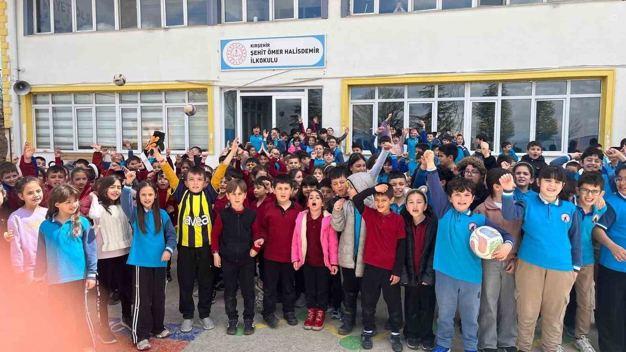 Kırşehir'de Öğrenciler ve Eğitimciler Gazze İçin 240 Bin TL Bağış Topladı