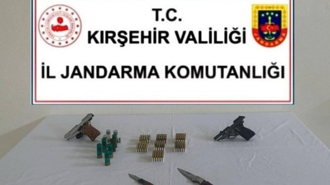 Kırşehir'de ruhsatsız silah operasyonu: 2 tabanca ve 167 fişek ele geçirildi