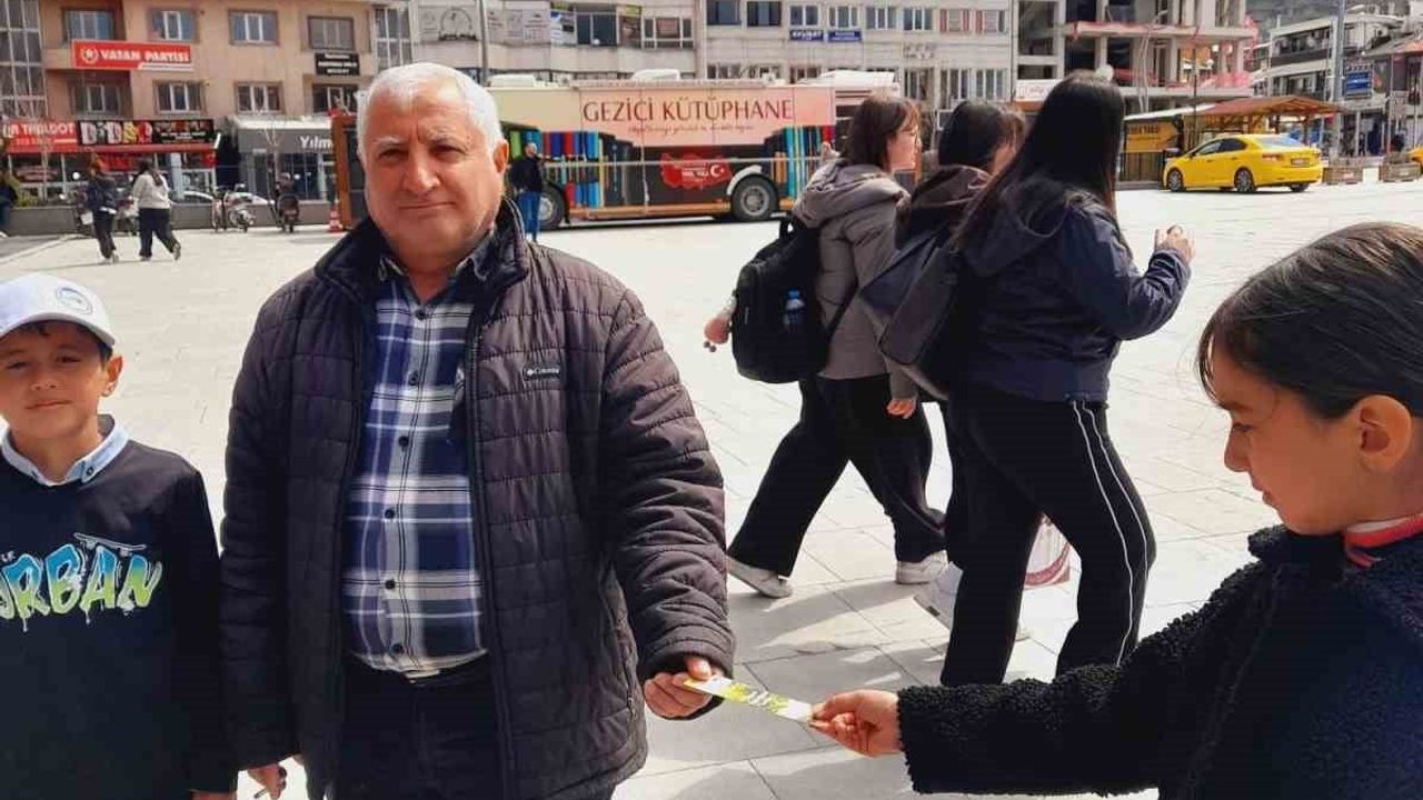 Kışlacık İlkokulu'ndan Kent Meydanı'nda 'Yeşilay Sağlıklı Yaşam Ligi' farkındalık etkinliği