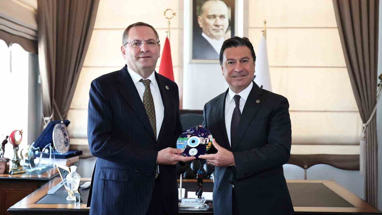 Kıyı Ege Belediyeleri Ayvalık'ta Buluştu: Dayanışma ve Sürdürülebilirlik Vurgusu