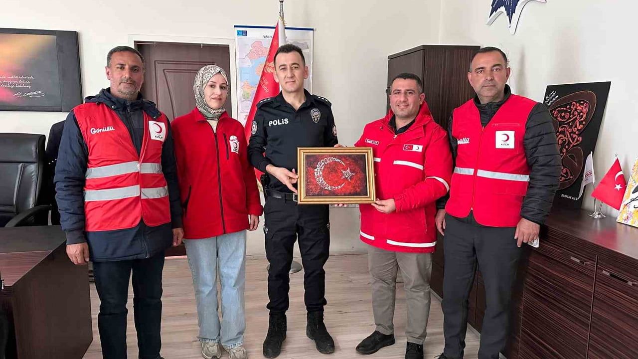 Kızılay Başkanı Selçuk Yay'dan Muradiye Emniyet Müdürlüğü'ne Polis Haftası Ziyareti