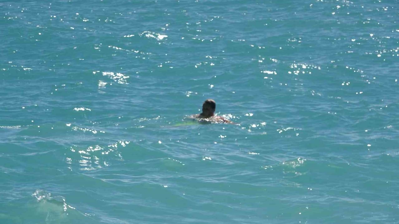 Kleopatra Plajı'nda yazdan kalma günler: Alanya'ya yerli ve yabancı turist akını