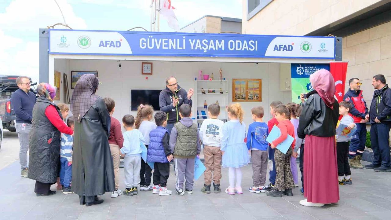 Kocaeli'de 'Depreme Karşı Bilinçli Toplum, Güvenli Gelecek' Etkinliği Hastanede Düzenlendi