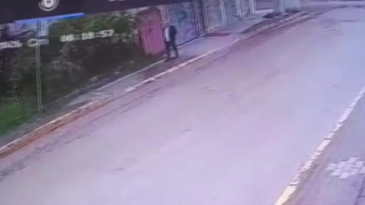 Kocaeli'de freni boşaldığı iddia edilen kamyon 200 metre sürükledi: Bir kişi hayatını kaybetti