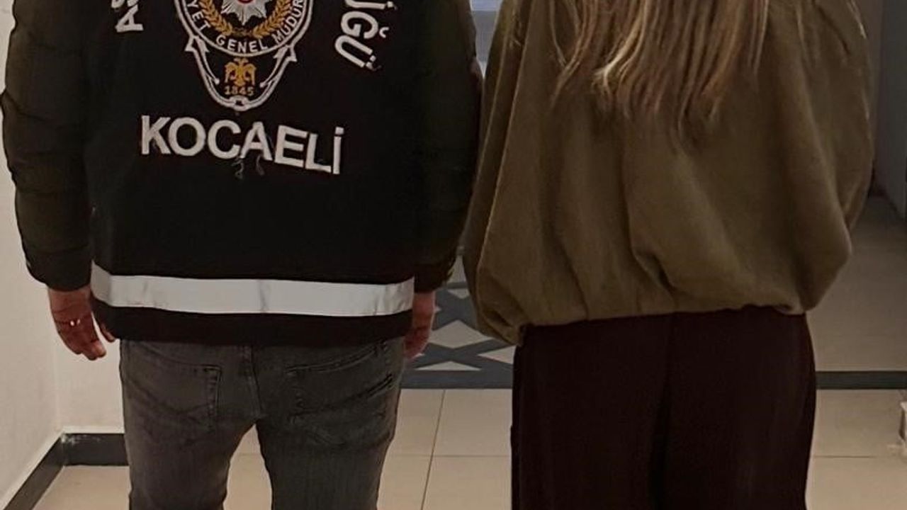 Kocaeli'de sahte kimlikle yakalanan S.U.'nun 35 kez kredi kartı kullanımından 35 yıl 9 ay kesinleşmiş hapis cezası bulunuyor