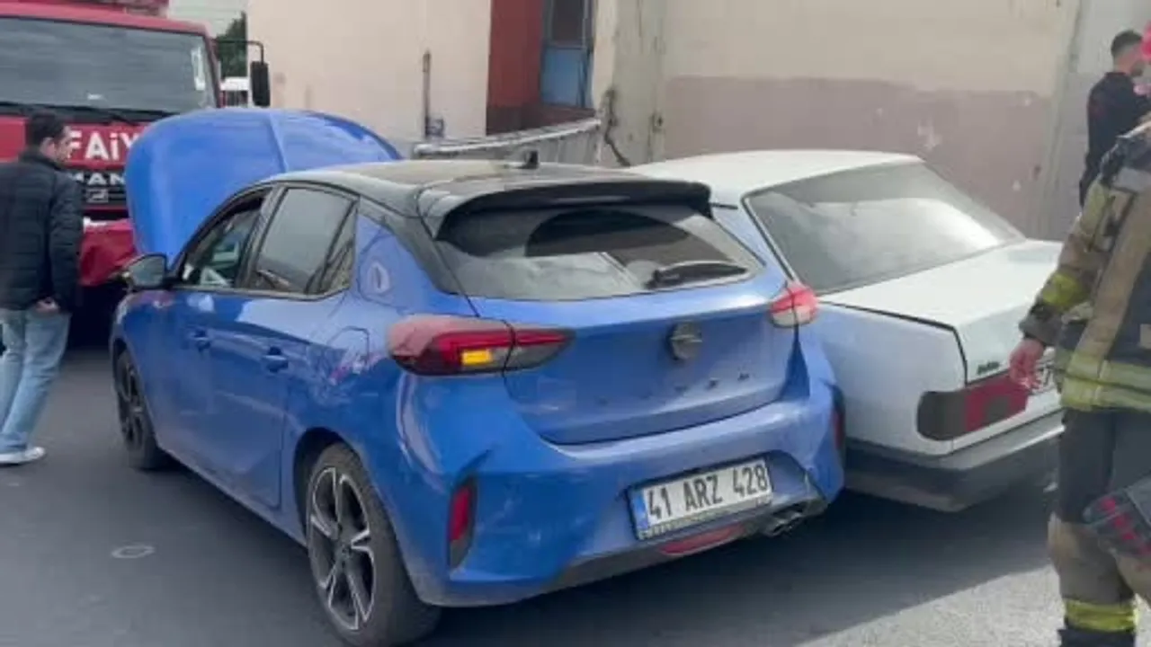 Kocaeli İzmit'te santral rampasında fren tutmayan araç bariyerlere çarptı