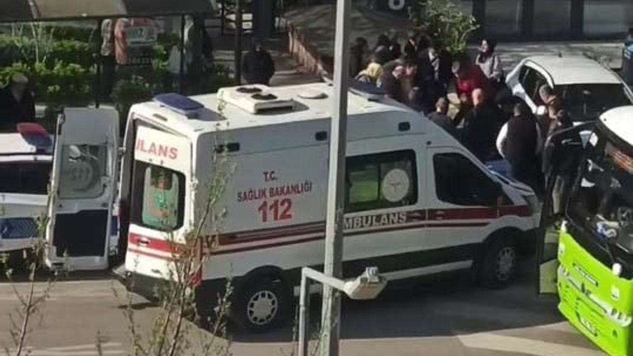 Kocaeli Körfez'de Lise Kavgası: 17 Yaşındaki Öğrenci Bıçaklandı