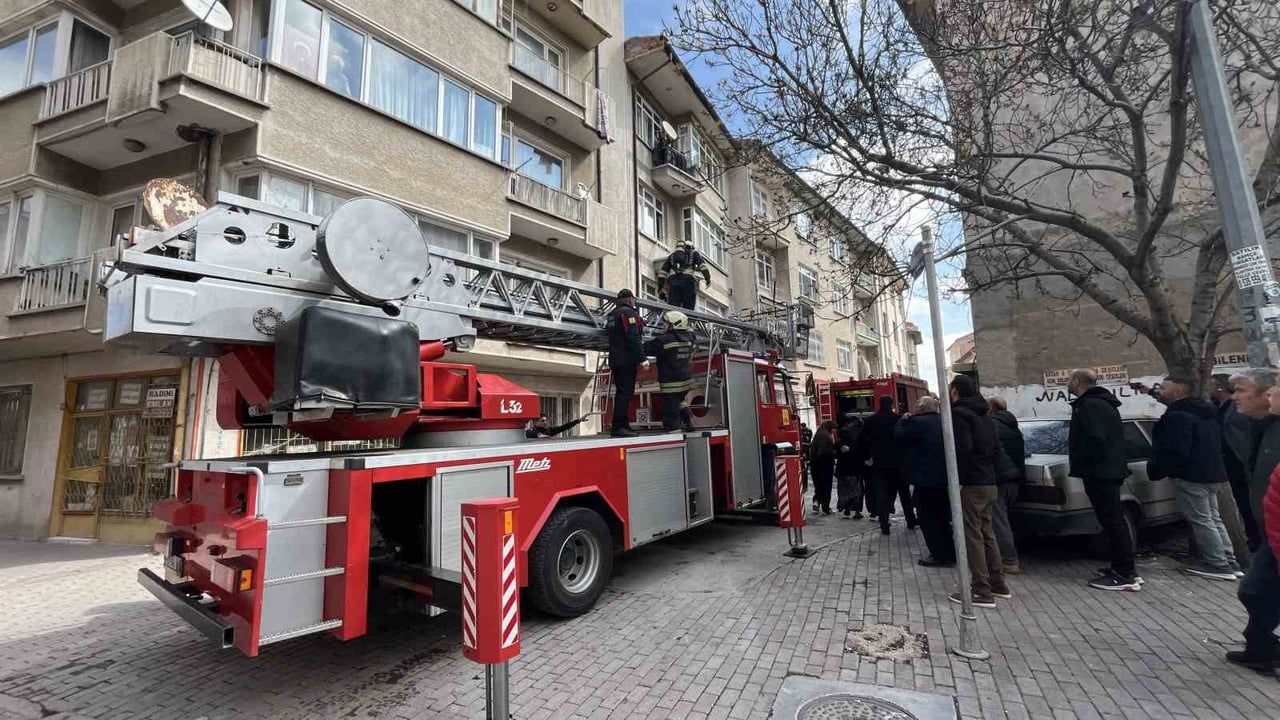 Konya'da bodrum katında çıkan yangında 5'i çocuk 8 kişi kurtarıldı