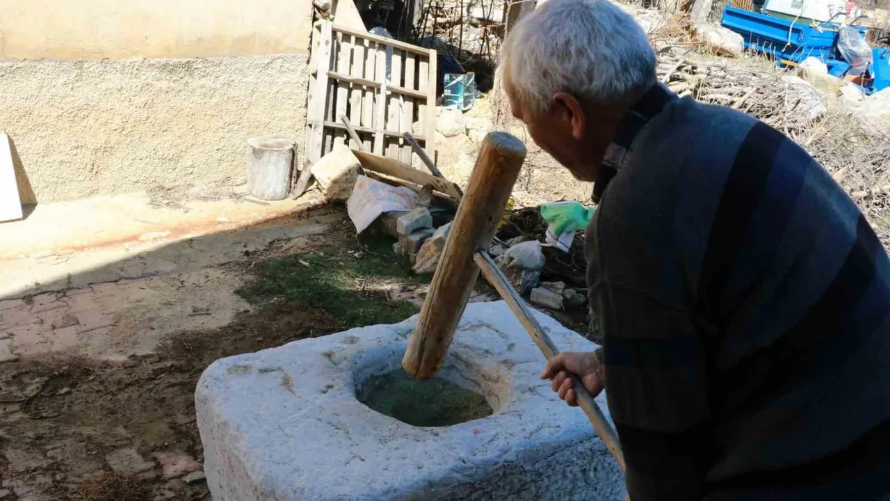 Konya Hadim Gezlevi'ndeki Yaklaşık 300 Yıllık Yekpare Mermer Dibek Köyün Ortak Mirası