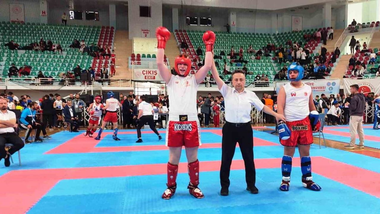 Körfez Gençlerbirliği'nin genç kick boksçuları Diyarbakır turnuvasında bronz madalya kazandı