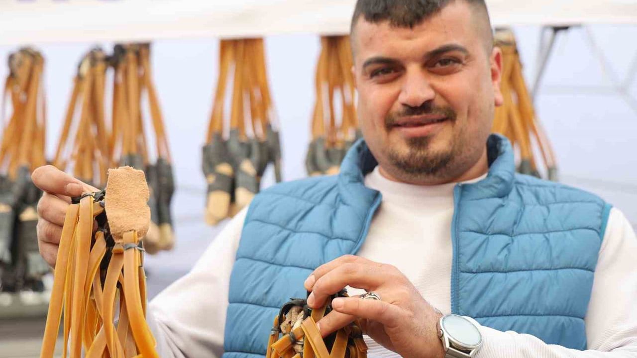 Kozan'da Portakal Çiçeği Festivali'nde sapan sergisi ziyaretçilerin ilgisini çekti