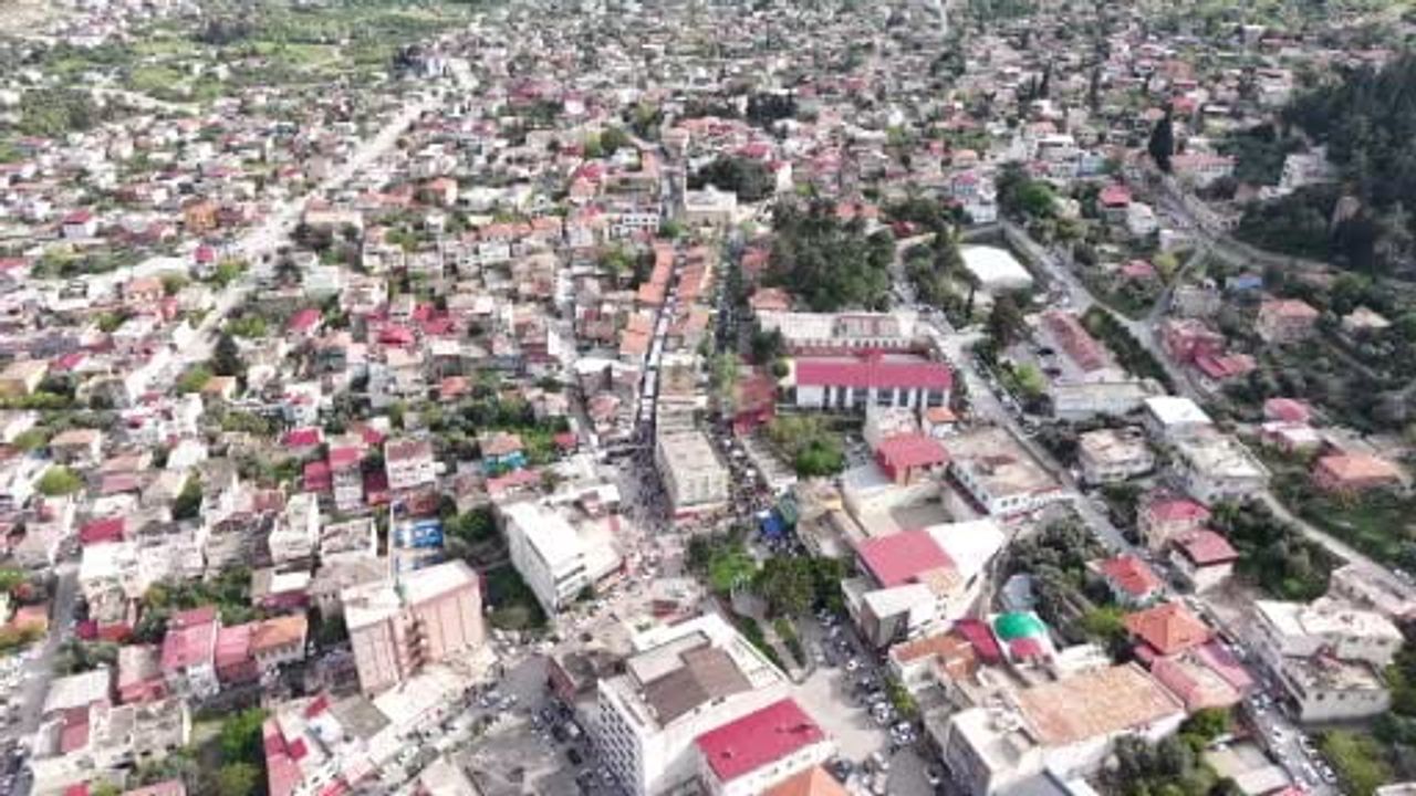 Kozan Portakal Çiçeği Festivali'nde Renkli Görüntüler: Ciğer Kebabı, Kortej ve Yerel Ürünler Öne Çıktı