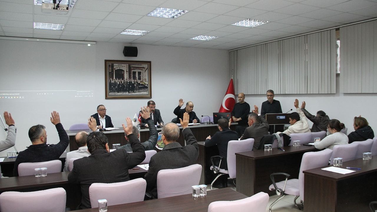 Kula Belediye Meclisi, 2025 Faaliyet Raporunu Reddetti