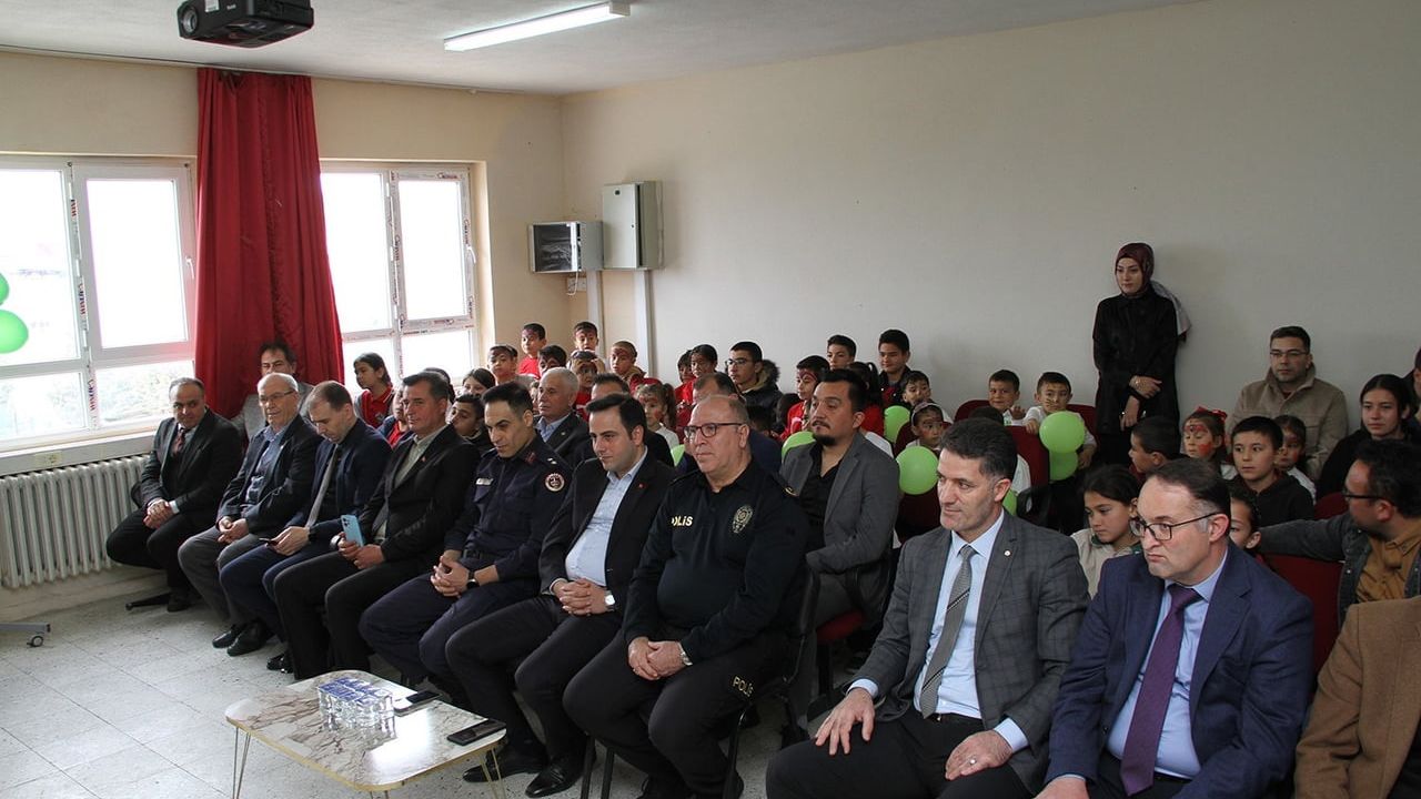 Kula'da Yeşilay Haftası Çarıkballı İlköğretim Okulu'nda Etkinliklerle Kutlandı