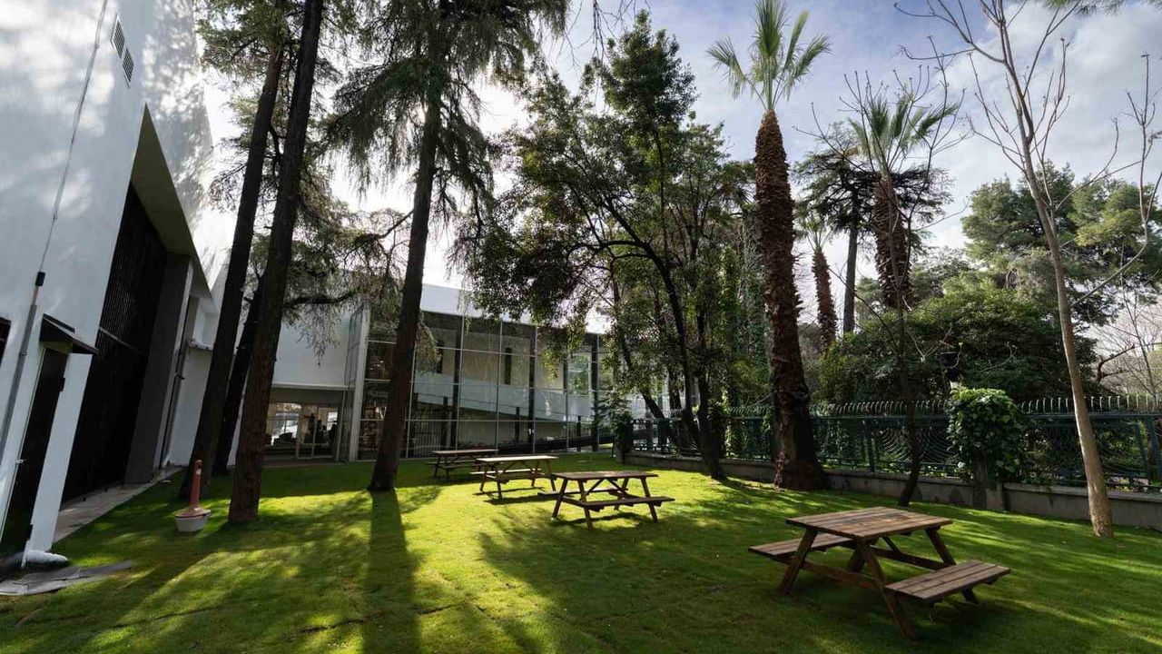 Kültürpark'ta Hasan Ali Yücel Kütüphanesi hizmete girdi