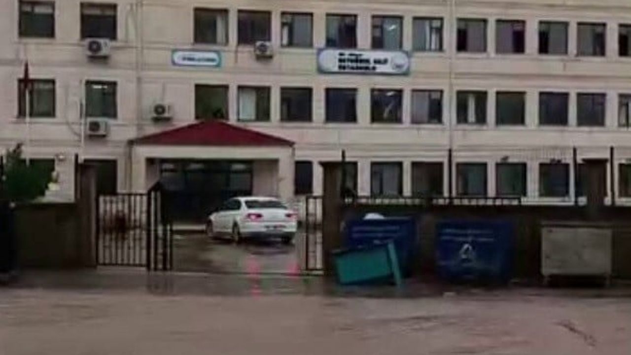 Kurtalan'da Sağanak Yağış Günlük Yaşamı Olumsuz Etkiledi