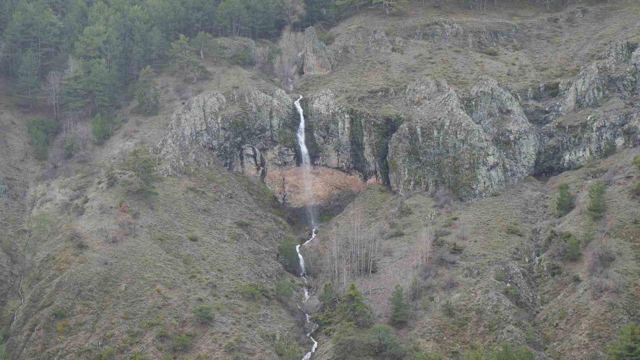Kurumcu Şelalesi: Kızılcahamam’da keşfedilmeyi bekleyen doğal gölet ve yürüyüş rotası