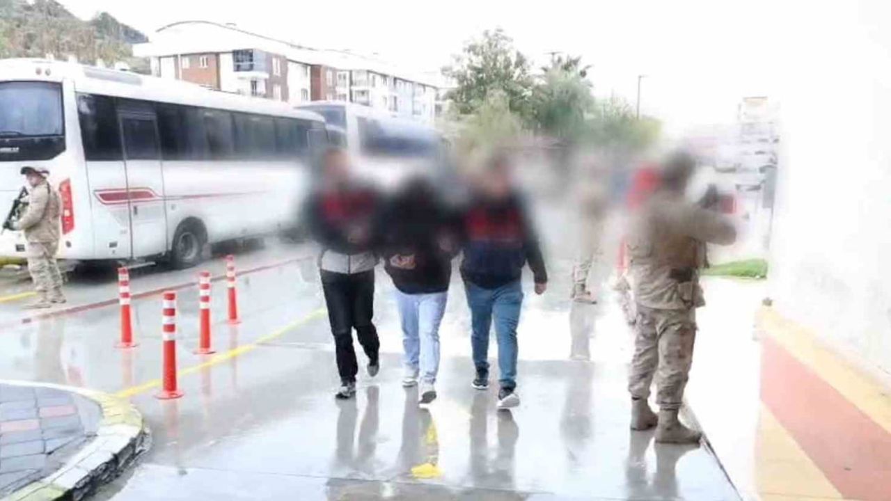 Kuşadası’nda jandarmadan uyuşturucu operasyonu: 25 gözaltı