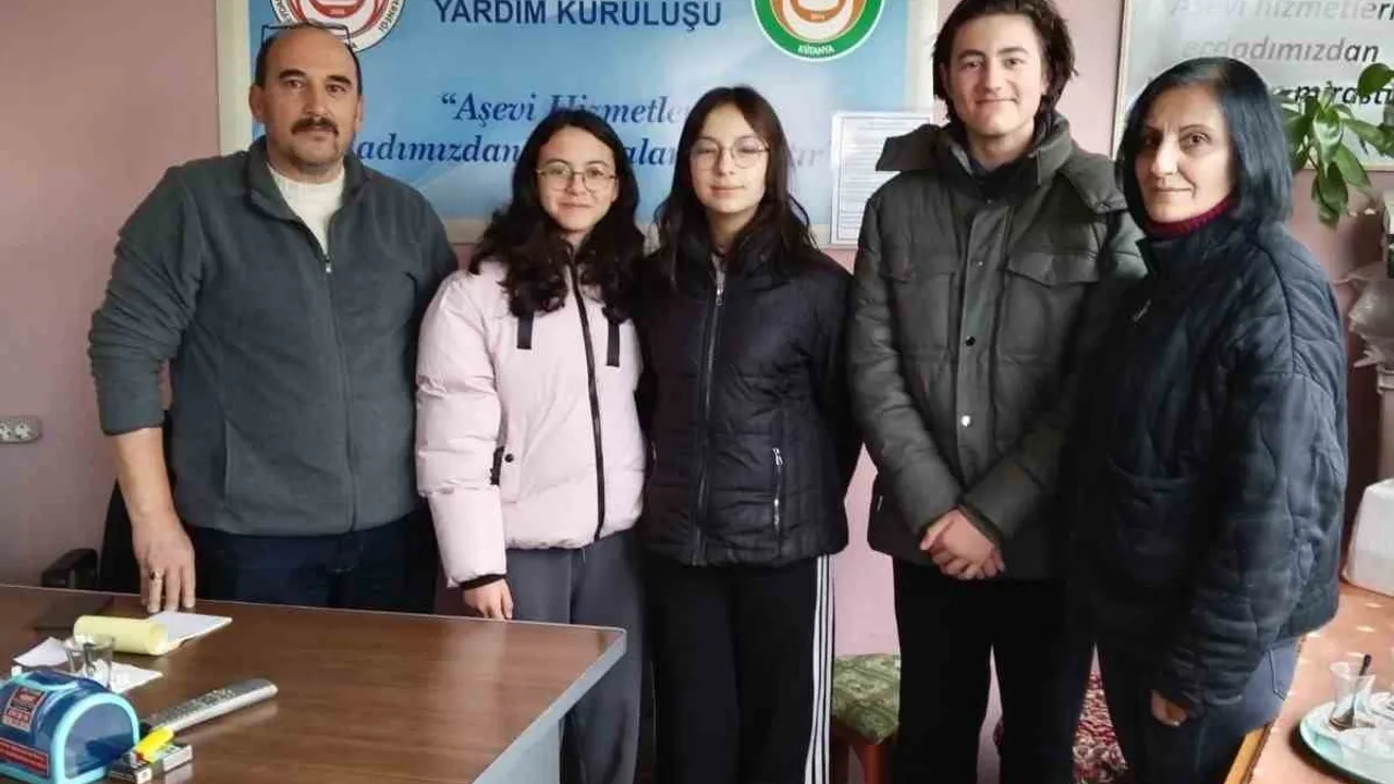 Kütahya'da Cumhuriyet Ortaokulu 'İyilik Okulları' Projesiyle Filistin ve Yerel İhtiyaç Sahiplerine Destek Sağladı