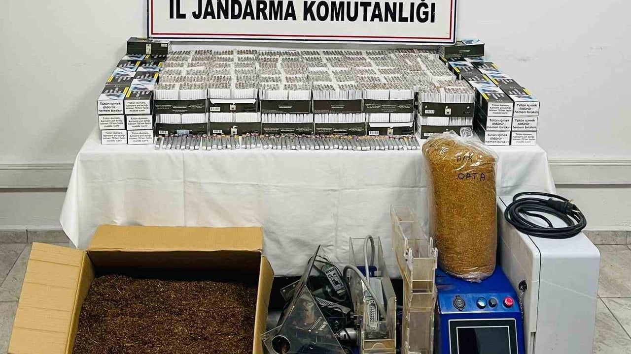 Kütahya'da kaçak tütün operasyonu: 20 kg kıyılmış tütün ve 55 bin doldurulmuş makaron ele geçirildi