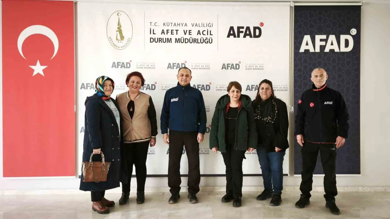 Kütahya'da kadınların ördüğü bereler AFAD'a teslim edildi