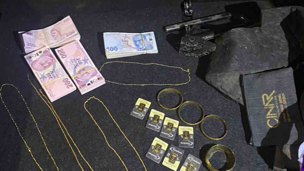 Kütahya'da Sahte Altınla Dolandırıcılık: 2 Şüpheli Sandıklı'da Yakalandı