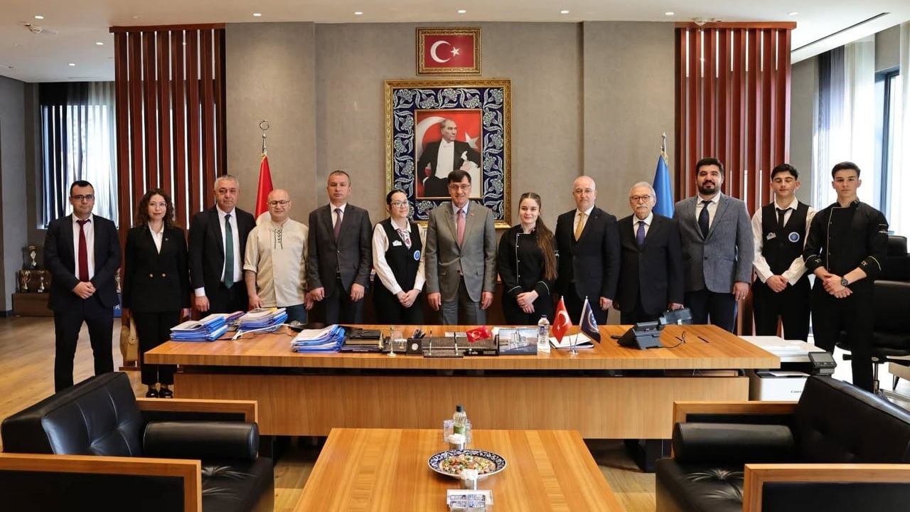 Kütahya'da Turizm Haftası Hazırlığı: Başkan Kahveci Kutlama Komitesi'ni Ağırladı